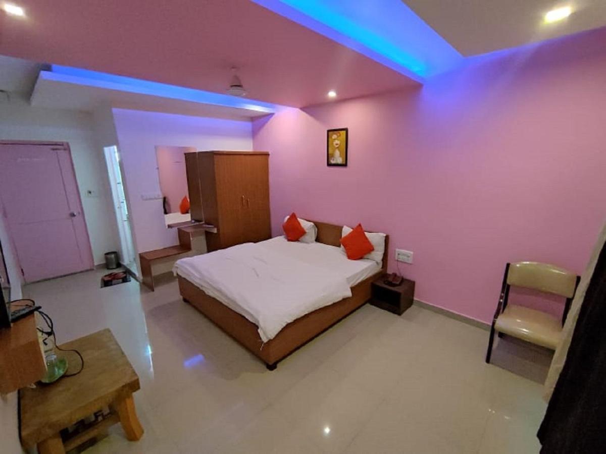 Hotel Krishna Pārdi Exterior foto